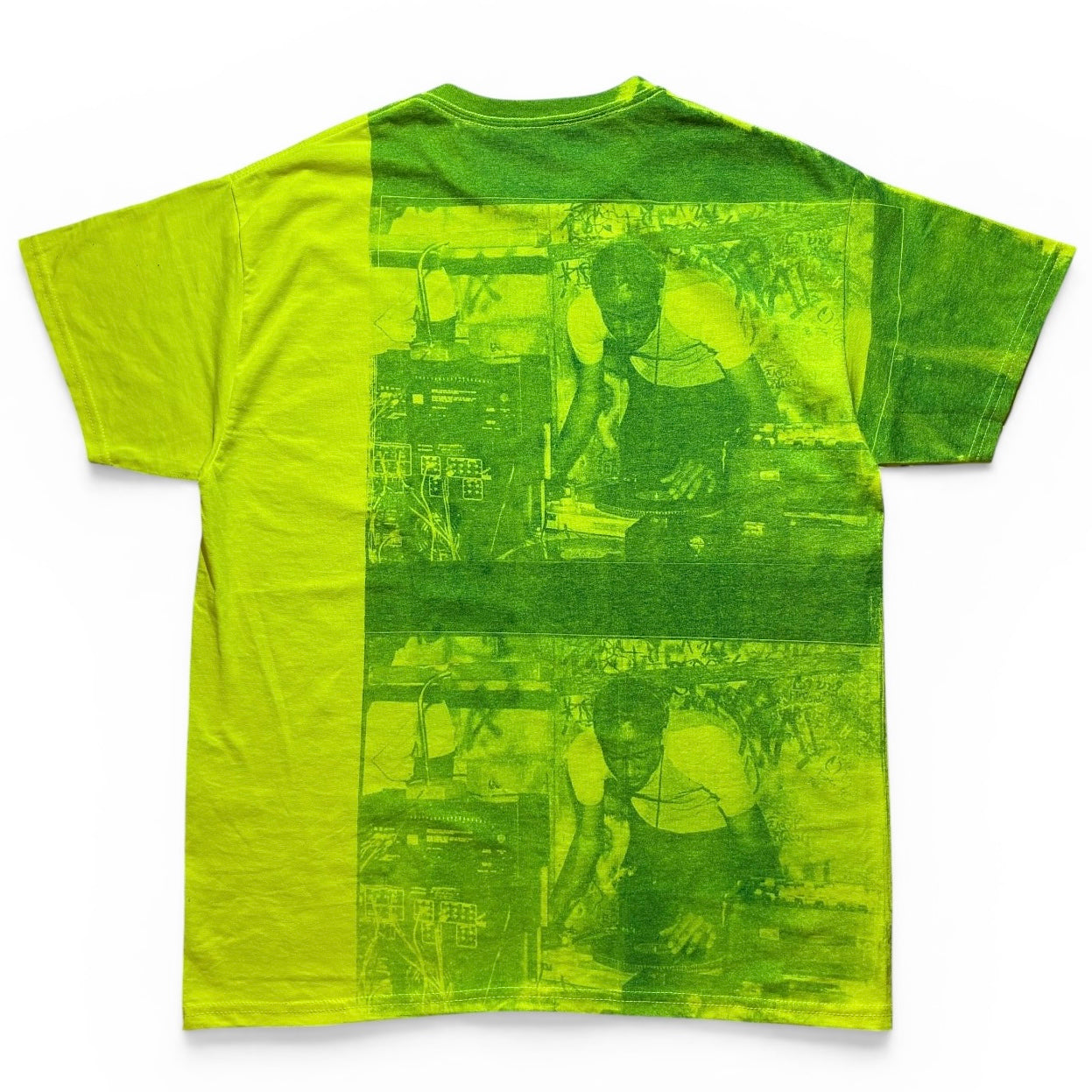 TURNTABLE TEE